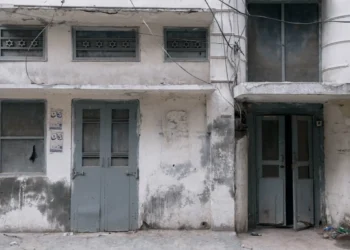 رفع نم و رطوبت از نمای ساختمان